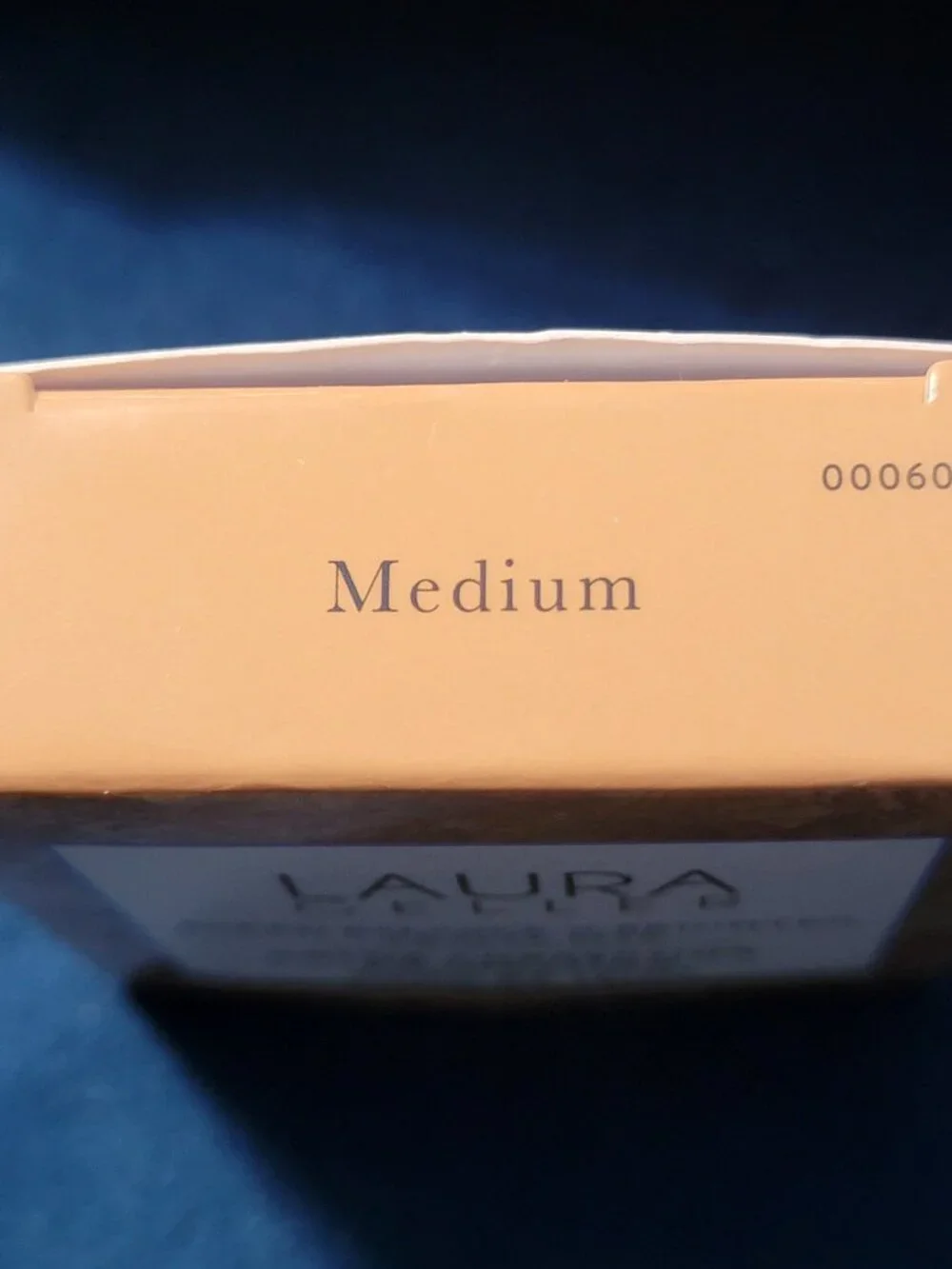 Laura Geller Baked Balance-n-Brighten Foundation Medium Color Correcting Travel - Picture 4 of 9